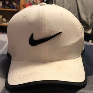 Nike Men’s Vapor Classic99 Hat